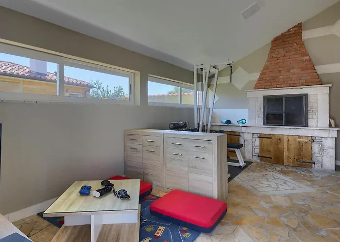 Будинок відпочинку Zafirah Пула