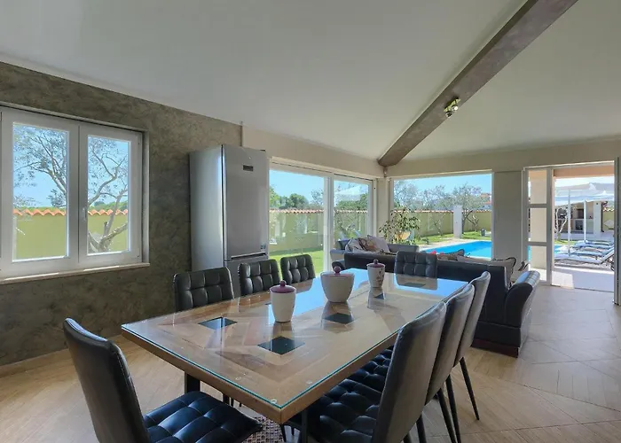 Будинок відпочинку Zafirah Пула