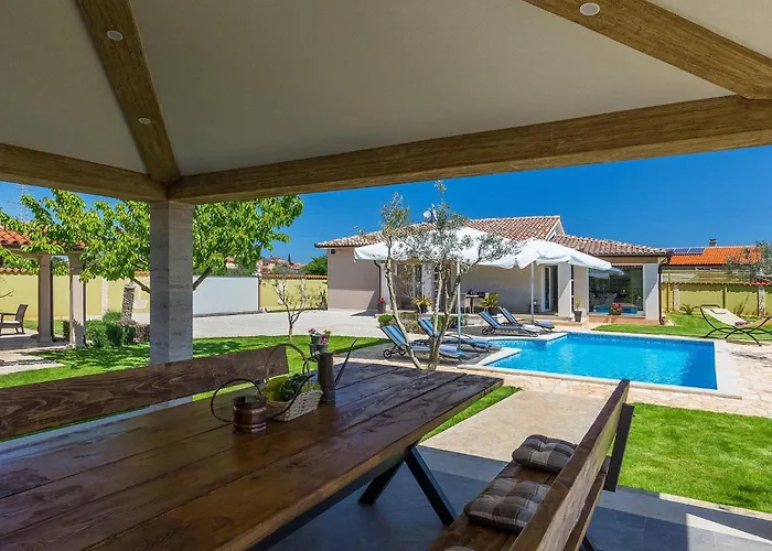 Будинок відпочинку Zafirah Пула