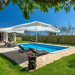 Zafirah Hébergement de vacances