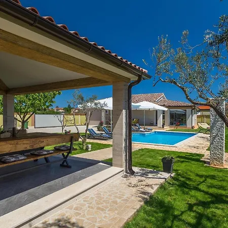 Zafirah بيت للعطل