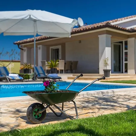 Zafirah بيت للعطل *