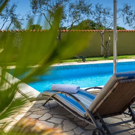 Zafirah Semesterbostad