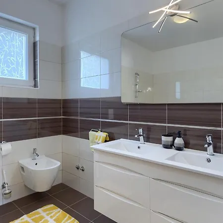 بيت للعطل Zafirah *